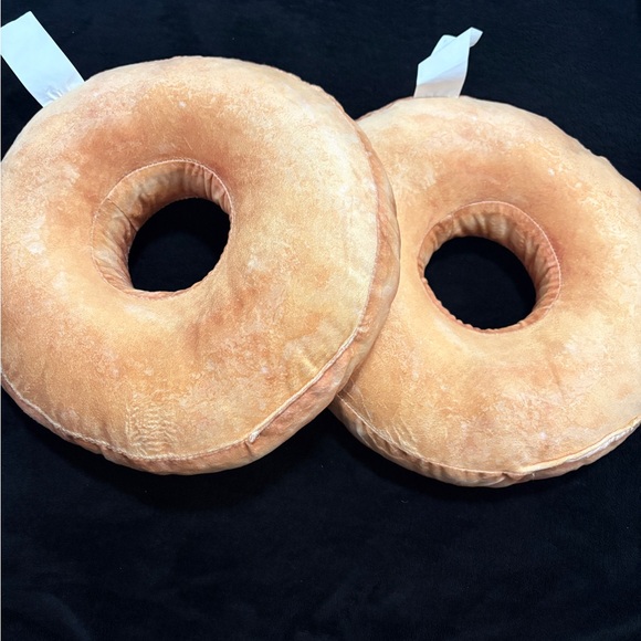 Donut pillows - Picture 2 of 2